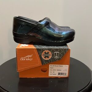 Dansko Pro XP  brush Patent.  Size 39